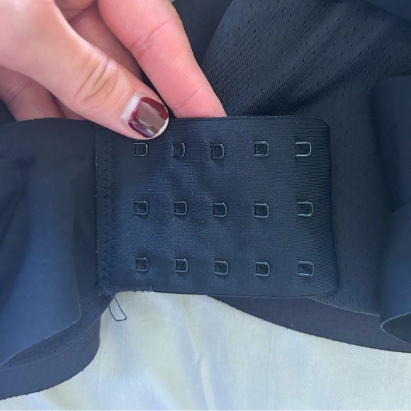 Knix Revolution V-Neck Bra Black Size 4 (D) - Picture 5 of 7